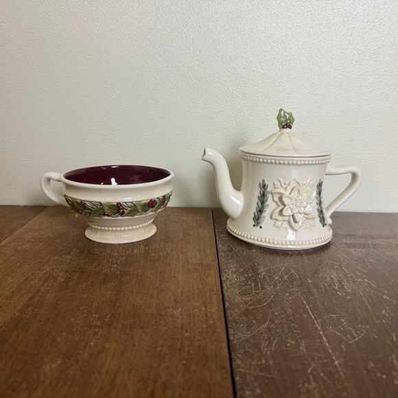Grasslands Roads Holiday Garland Ceramic Teapot with lid and Tea cup Set - Picture 3 of 9